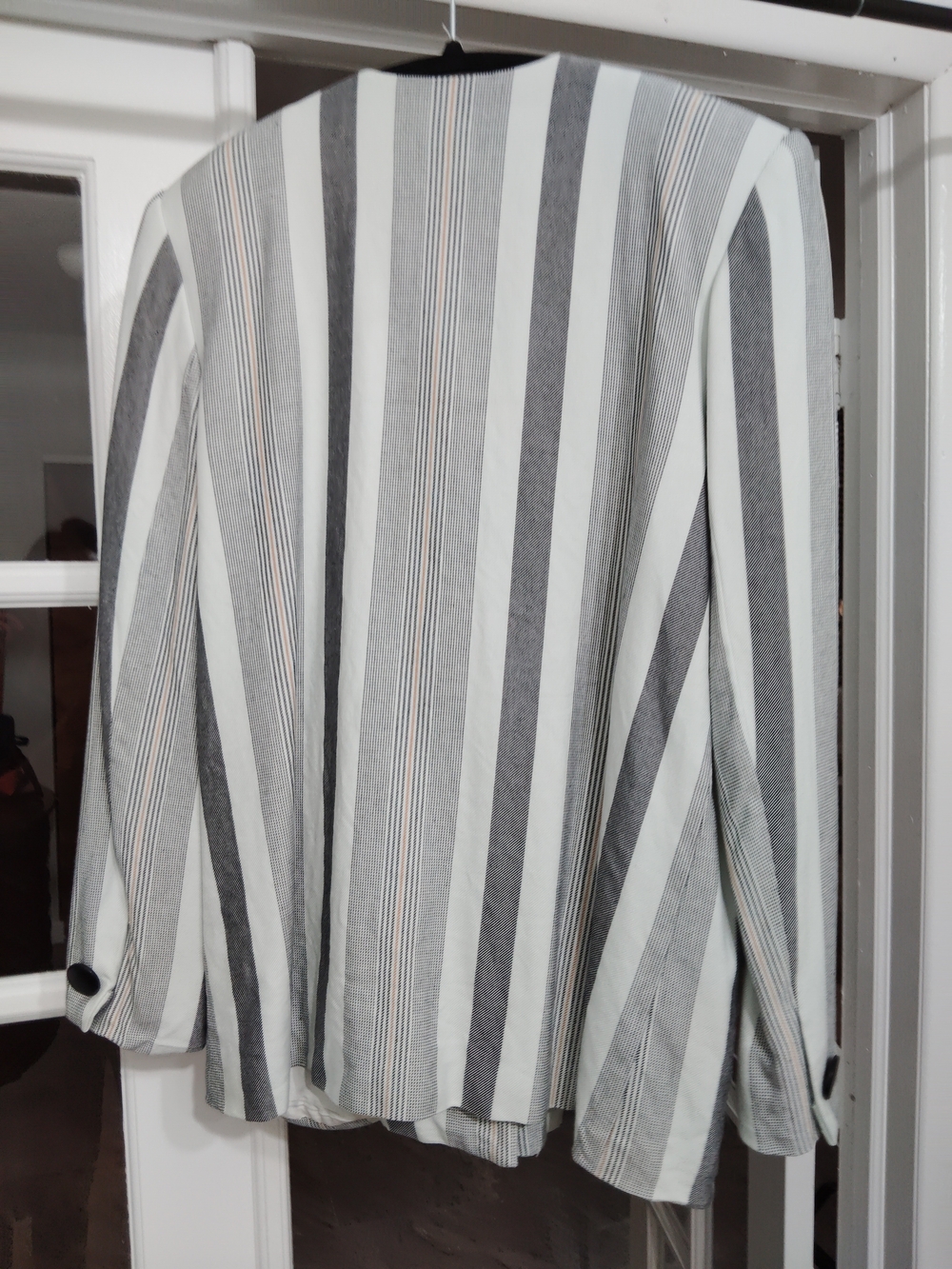 Kasper Striped Collarless Blazer in White and Black with A Hint Of Orange 🫰🏾💫 - Picture 2 of 4